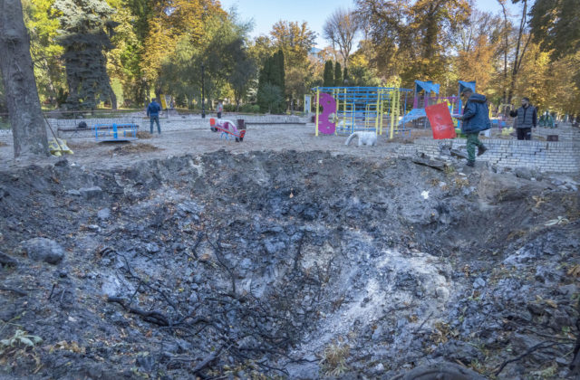 Na detskom ihrisku v Chersonskej oblasti vybuchol neznámy predmet, zranil dve deti