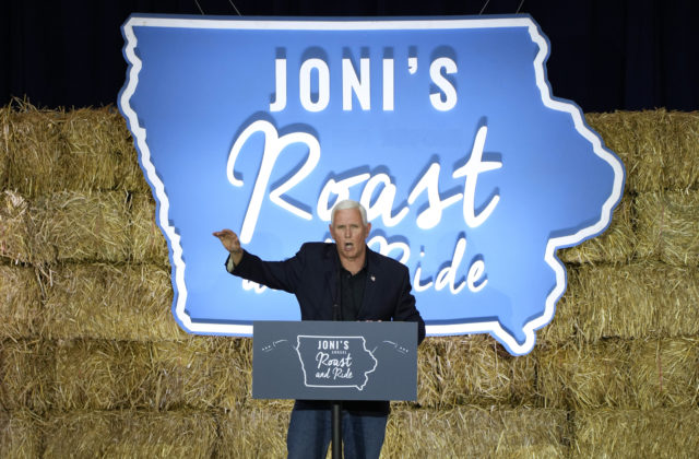 Mike Pence sa zapojil do boja o prezidentské kreslo, tento krok ho stavia proti Trumpovi