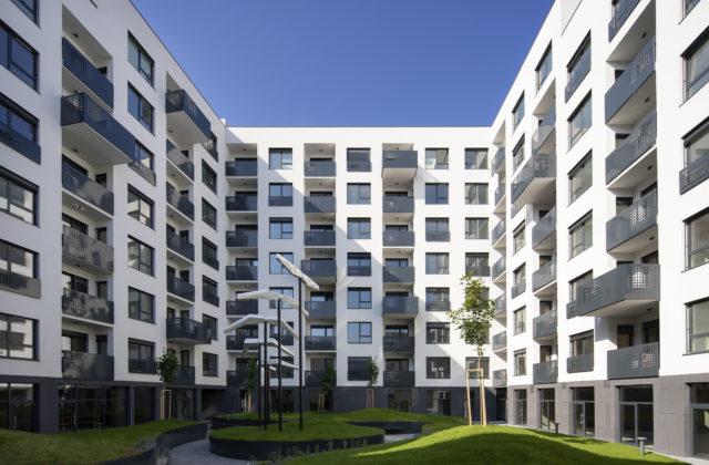 V bratislavskom Starom Meste pribudla socha od mladého slovenského sochára Róberta Palúcha