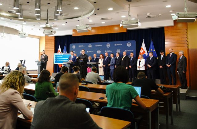 Pomáhať a chrániť je v plánoch Ódorovej vlády celkom na konci, hodnotí Nadácia Zastavme korupciu