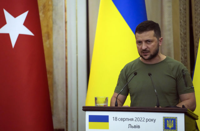 Prezidenta Zelenského by po vyhratí vojny vymenila menej ako štvrtina Ukrajincov, sú však za iné zmeny