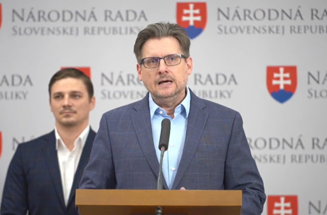 Vetrák nediskutoval s novinármi o „prílepku“ k vládnemu návrhu o ochrane spotrebiteľa, médiám však ubližovať nechce