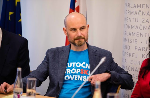 Potrebujeme byť odolnejší voči zahraničným zásahom, tvrdí Bilčík a inšpirovať sa môžeme Britániou