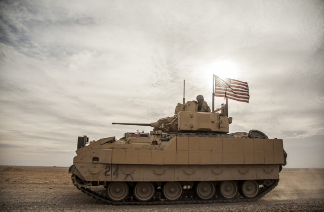 Spojené štáty potvrdili ďalšiu pomoc Ukrajine za stovky miliónov dolárov, súčasťou sú aj vozidlá Bradley a Stryker