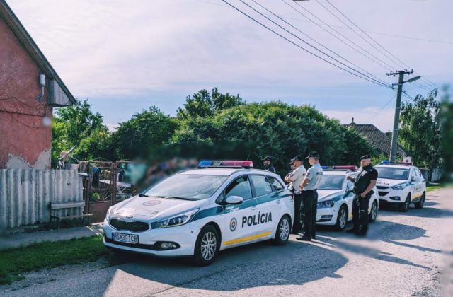 V rodinnom dome sa strhla hromadná bitka, jeden z účastníkov neprežil (foto)