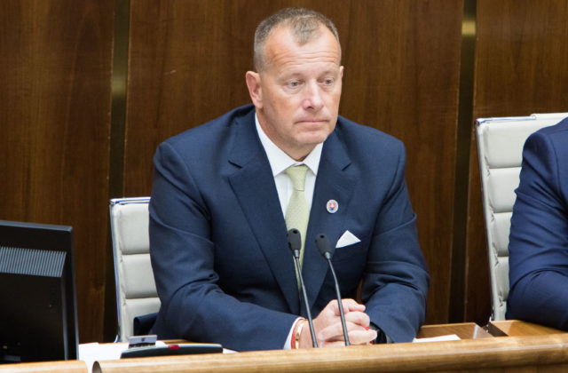 Politológa by neprekvapilo, keby Kollárovi jeho kauza prospela a prirovnal ho k Trumpovi