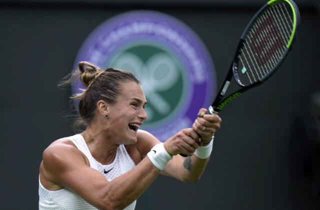 Bieloruská hviezda sa počas Wimbledonu nebude baviť o politike, na otázky o vojne na Ukrajine Sobolenková neodpovie