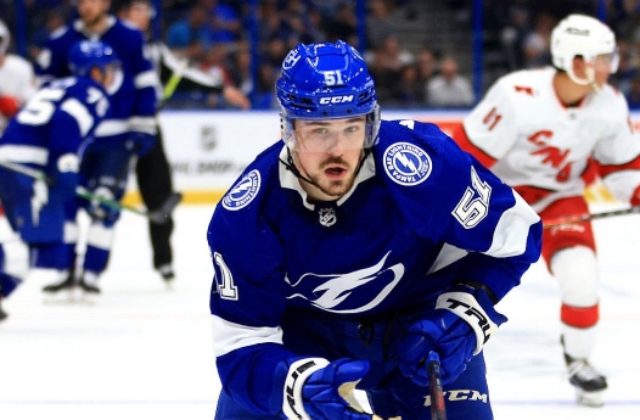 Pospíšil dostal novú zmluvu od Calgary Flames, Čajkovič bol súčasťou výmeny