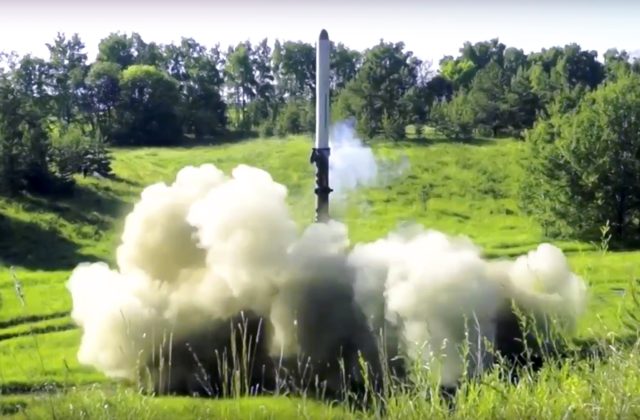 Rusi zaútočili v noci na Ukrajinu štrnástimi dronmi, na mesto Sumy vypálili raketu Iskander