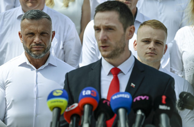 Uhrík označil výrok o holokauste za nešťastný, Tiso však podľa neho nebol vojnový zločinec