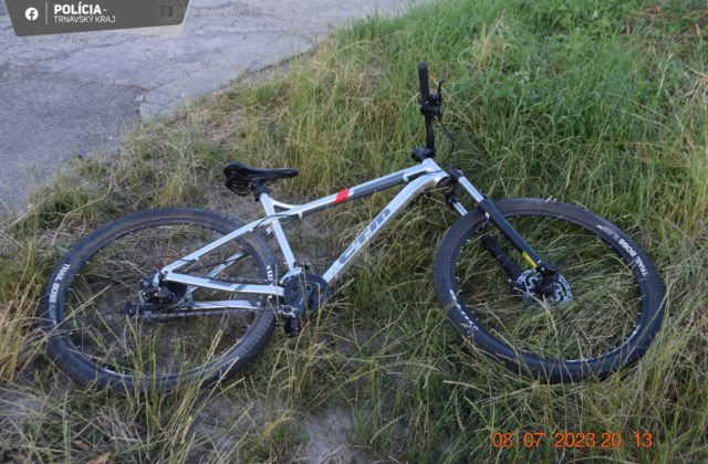 Chlapca na bicykli zrazilo auto, vodič ani nezastavil (foto)