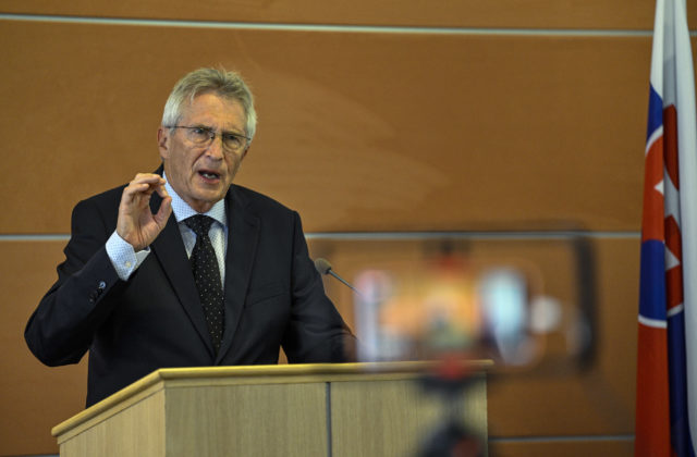 Šimko: Konflikt s políciou odštartovalo nepodpísanie nominácie stíhaného policajta do funkcie (video)