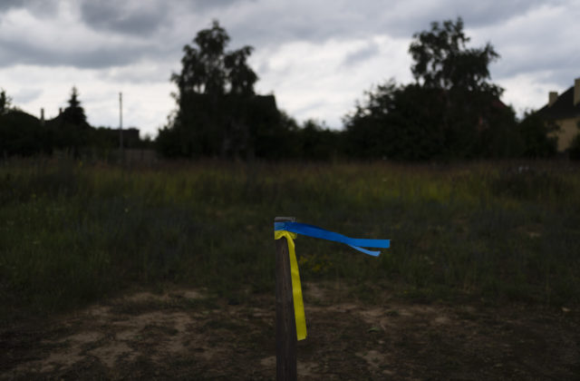 Ukrajinci vyšetrujú ruských vojakov, v Buči spustili paľbu na autá s civilistami