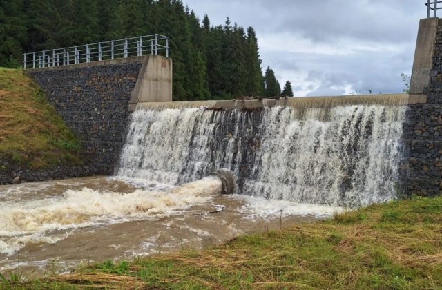 Protipovodňové poldre vojenských lesov opäť ochránili životy i majetky ľudí, plánujú postaviť ďalšie (video)