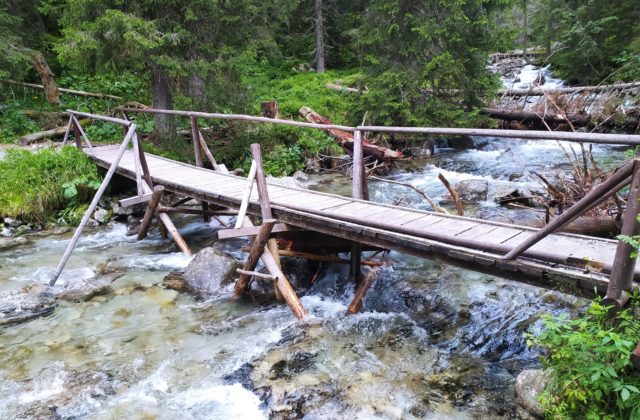 V Tatranskom národnom parku odstraňujú škody po silných búrkach, opravy sa týkajú viacerých lokalít (foto)