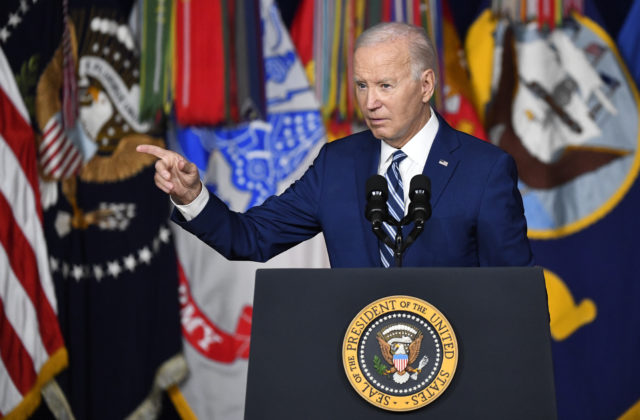 Biden požiadal Kongres o viac ako 21 miliárd dolárov pre Ukrajinu, schválenie tejto sumy však môže byť zložité