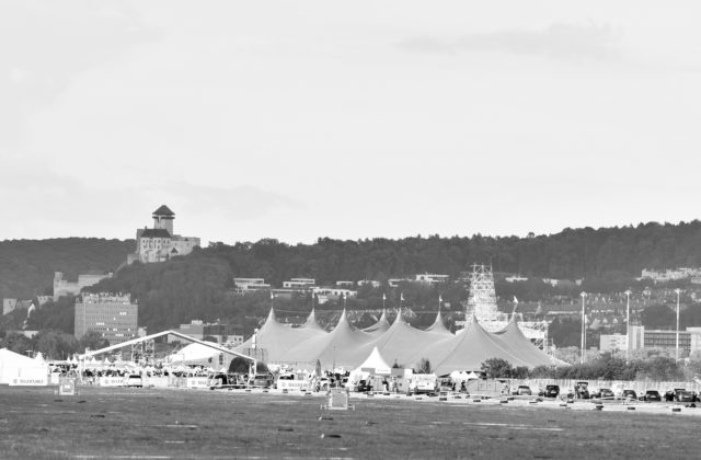 Festival Grape v Trenčíne poznačila smrť 22-ročného mladíka, nezachránila ho ani rýchla pomoc a prevoz do nemocnice