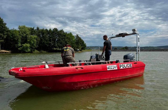 Pátranie po utopenom mužovi v krupinskej priehrade ukončili, telo sa našlo po viac ako mesiaci (foto)