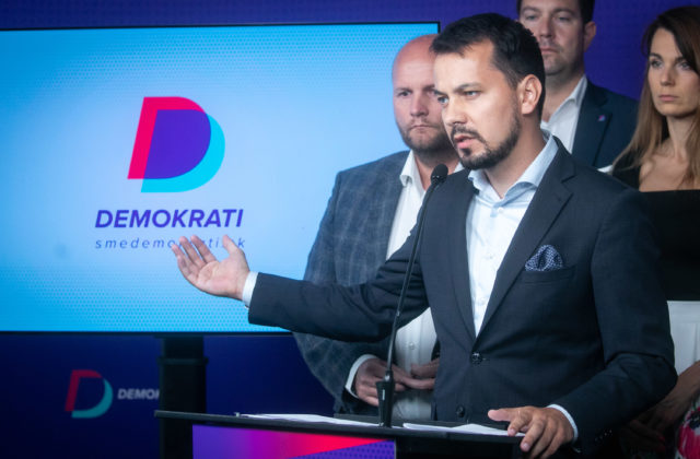 Fico je novodobý Mečiar a chce odstaviť vyšetrovateľov, tvrdia Demokrati a pripravili vlastné uznesenie (video)