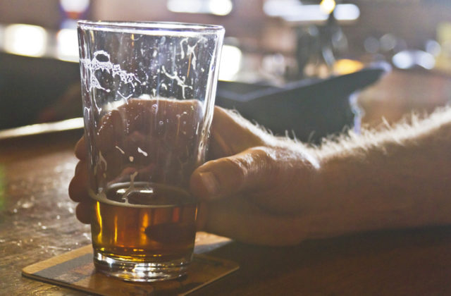 Holandský pivovar Heineken predal svoju divíziu v Rusku za jedno euro, stratil pritom tristo miliónov eur