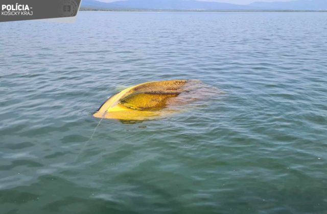 Policajti vyšetrujú zrážku dvoch člnov na Zemplínskej šírave, medzi zranenými sú aj deti (foto)