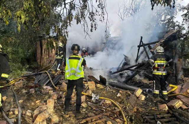 Kyjev nezažil taký silný útok už od jari, Rusi použili drony aj rakety (foto)