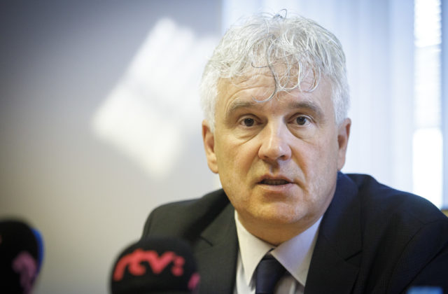 Deti a ich zákonní zástupcovia by mali byť podľa Mikloška v migračnom zariadení vybavení prednostne