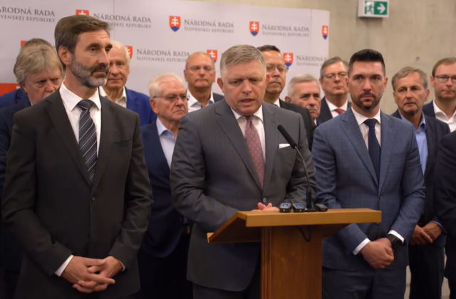 Fico vníma tlačovku ako útok na opozíciu, podľa neho NAKA zasahuje do predvolebnej kampane (video)