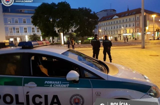 Agresívna žena zaútočila v Bratislave na muža, po kopanci do hlavy prišlo bodnutie nožom