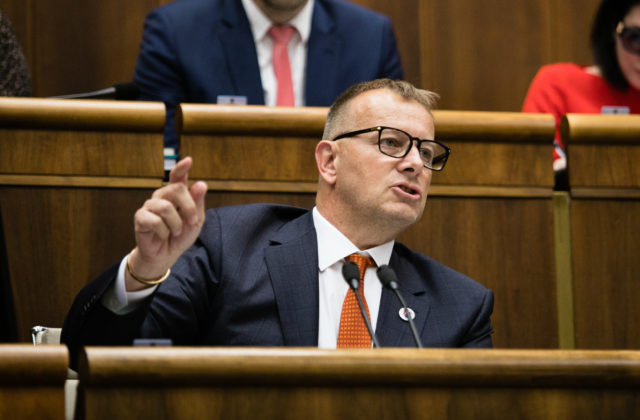 Ekonomickí migranti nás prišli vyžierať, tvrdí Kollár a Fico sa obáva rozhodnutia Nemecka. Obaja chcú vojakov na hraniciach