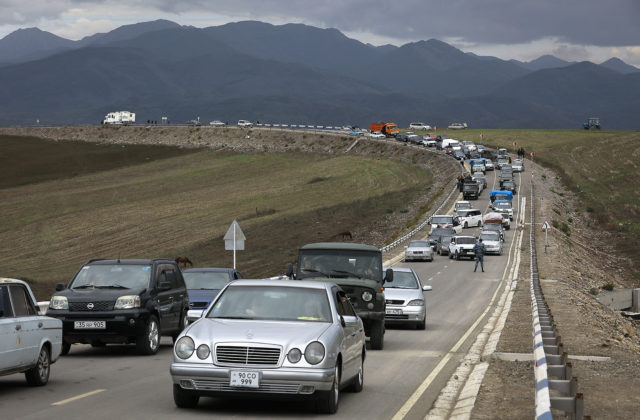 Vláda Náhorného Karabachu oznámila svoje rozpustenie, do Arménska ušla viac ako polovica obyvateľov