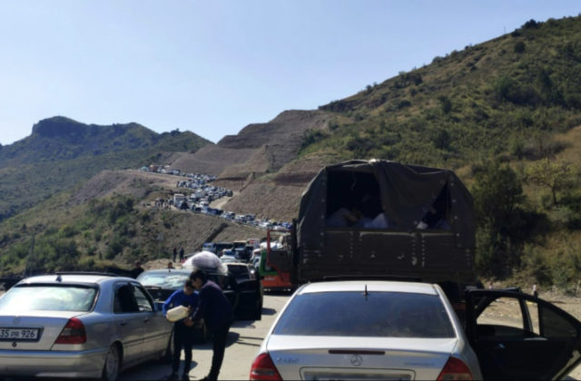 Do Arménska utieklo už viac ako 70 percent obyvateľov Náhorného Karabachu, nepomohli ani ubezpečenia Azerbajdžanu