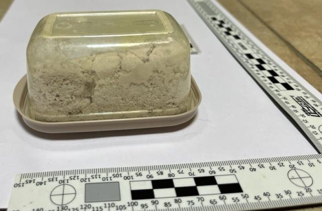 Otec a syn sú obvinení z drogovej činnosti, podľa trnavskej polície nešlo o „malé ryby“