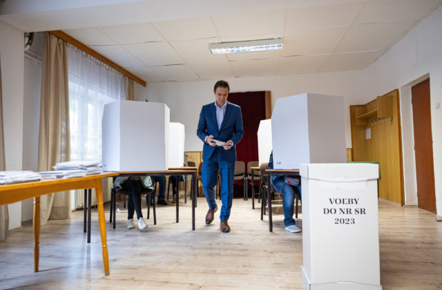 Premiér Ódor mal pri hlasovaní menší problém. Bola to moja ľudská chyba, povedal (video+foto)