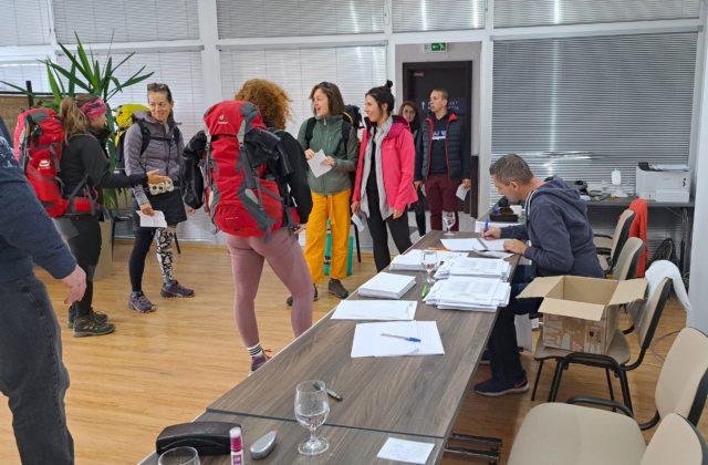 Najvyššie položená volebná miestnosť je na Štrbskom Plese, ľudia spojili príjemné s užitočným (foto)