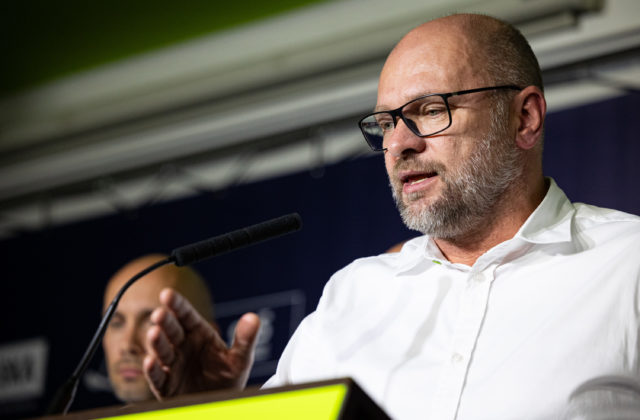 Sulík si počas volebnej noci nedával servítku pred ústa, Danka označil za výkvet politiky a Republiku poslal hulákať inde (video)