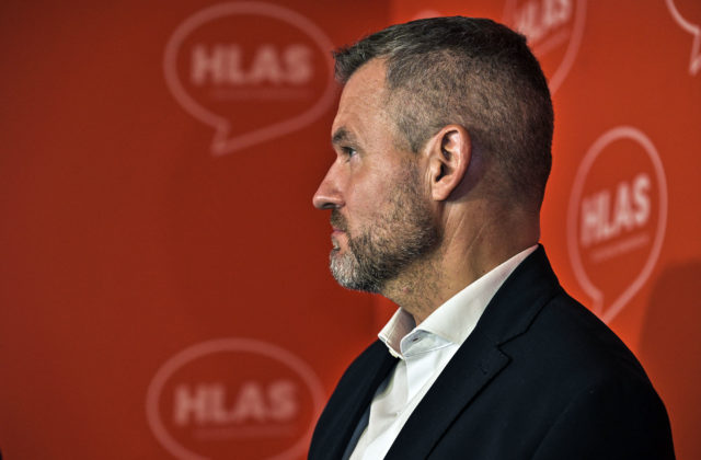 Výsledky volieb načrtli možné koalície, karty v rukách drží Pellegrini