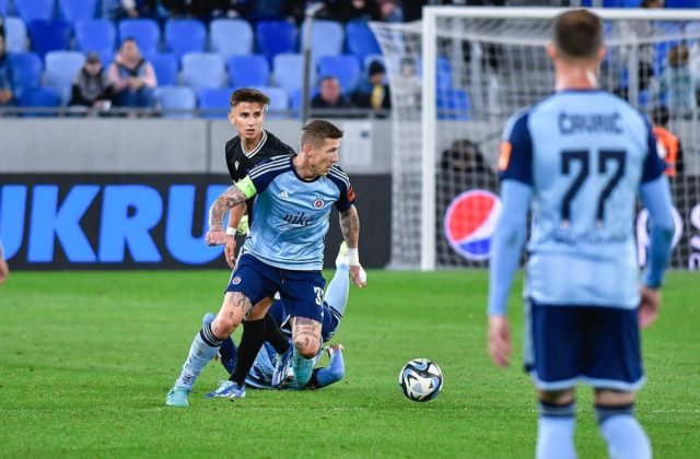 Slovan zdolal lídra z Trenčína a posunul sa v tabuľke, tréner Weiss bol ako otec nešťastný (foto)
