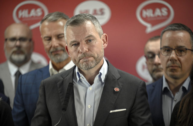 Hlas si nie je vedomý odklonu od svojich hodnôt, pozastavenie členstva v Strane európskych socialistov ich prekvapilo 