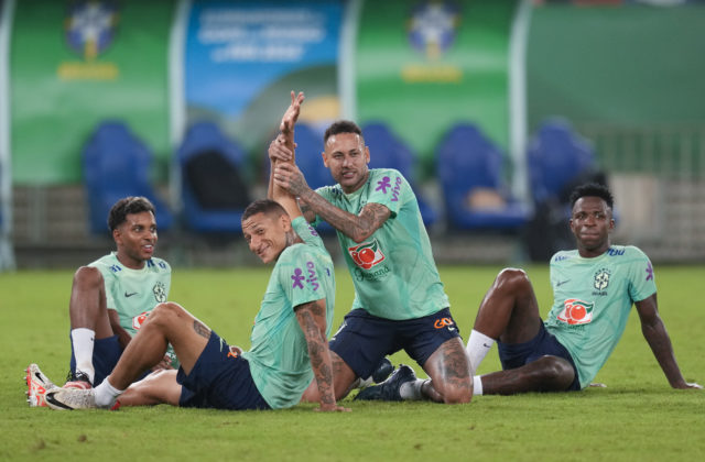 Kritika za remízu s Venezuelou nevyrušila trio brazílskych hviezd, hráči si vyhodili z kopýtka s influencerkami