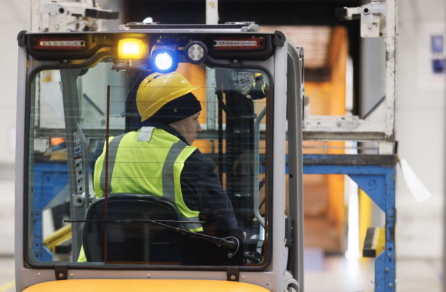 Úradnícka vláda má na stole ešte niekoľko žiadostí o investičnú pomoc, osem firiem už štátny stimul dostalo