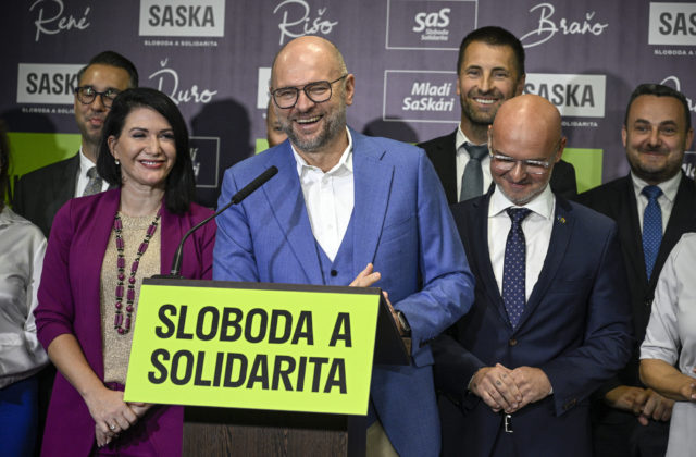 Ako malé deti, kritizuje Sulíkova SaS vládnu koalíciu za schovávanie prihlasovacieho hárku