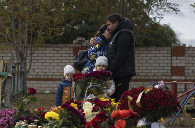 Ukrajinská vláda evakuuje stovky detí z Chersonskej oblasti, rodinám poskytne humanitárnu aj psychologickú pomoc