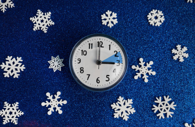 Slovensko počas víkendu prejde na zimný čas, pospíme si o hodinu dlhšie