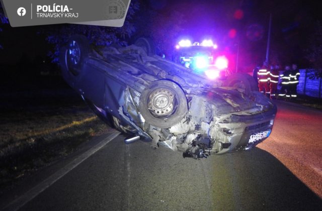 Gruzínec skončil pri Trnave s autom prevráteným na strechu, nafúkal skoro 1,5 promile (foto)