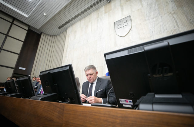 Vláda odvolala viacerých štátnych tajomníkov a vymenovala nových. Vo funkcii skončili Navrátil, Gucký či Bírá