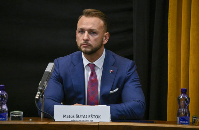 Zasahuje minister vnútra do živých káuz? KDH chce vedieť, odkiaľ má Šutaj Eštok informácie o vyšetrovaní Dankovej nehody