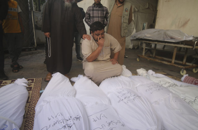 Vojna medzi Izraelom a palestínskym hnutím Hamas vzala život už viac ako 10-tisíc ľudom