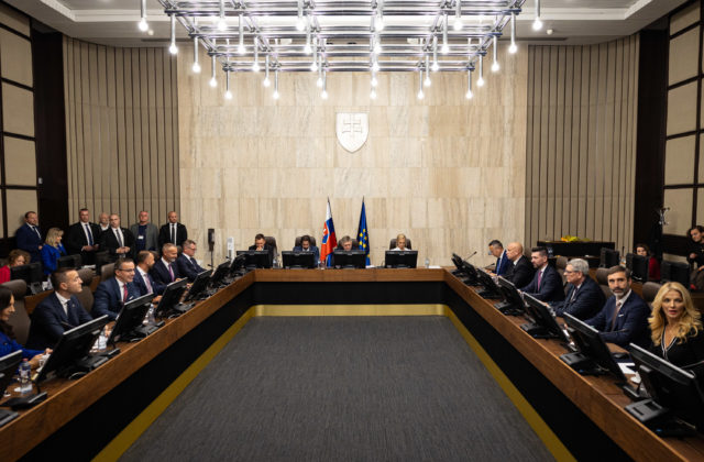 Ficova vláda schválila návrh zákona o mimoriadnych opatreniach pre strategické investície a pre výstavbu transeurópskej dopravnej siete