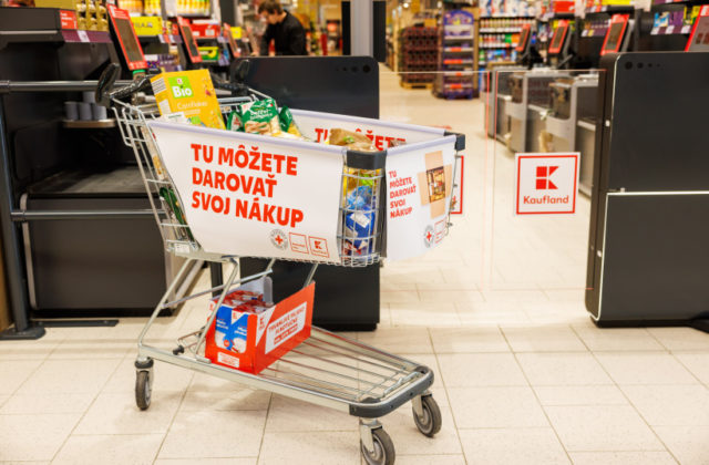 Pomoc za vyše 117 000 eur – to je výsledok októbrovej zbierky Pomáhame potravinami, ktorú zorganizoval Kaufland a Slovenský Červený kríž